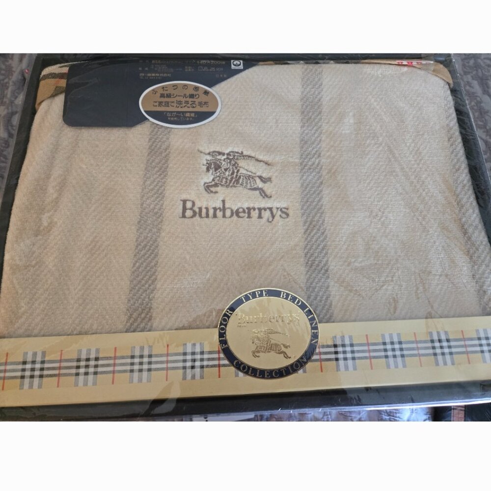 NIB Authentic Burberrys Textured Blanket / Throw